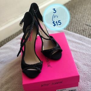 Betsey Johnson Size 7.5 Glammer Black Pumps